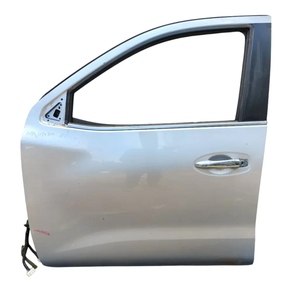 PUERTA DELANTERA IZQUIERDA NISSAN NAVARA / NP300 2021 EN ADELANTE