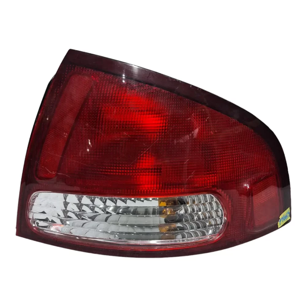 FOCO TRASERO DERECHO (RH) NISSAN SENTRA 2000 AL 2002 CARROCERIA