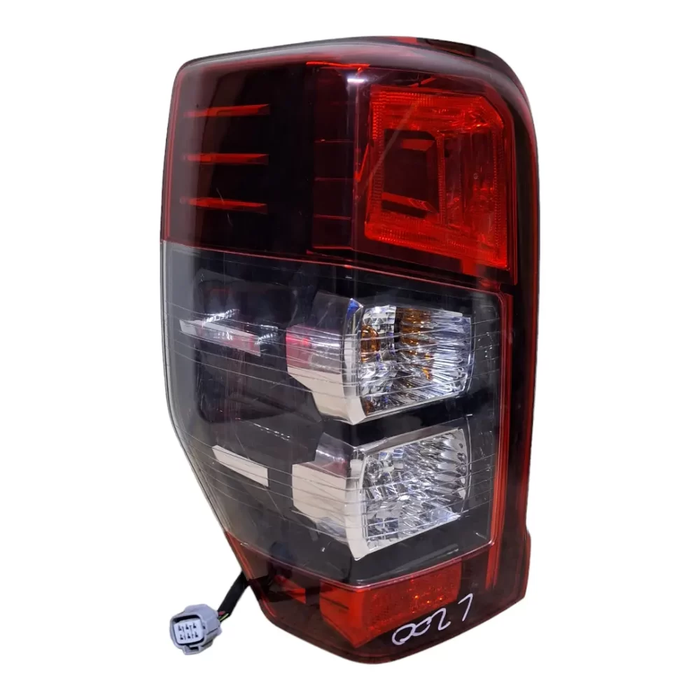 FOCO TRASERO DERECHO (RH) MITSUBISHI L200 2018-2023 CARROCERIA