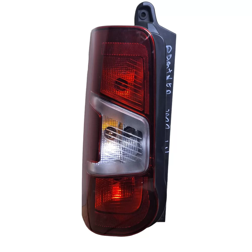 FOCO TRASERO IZQUIERDO (LH) PEUGEOT PARTNER 2020 EN ADELANTE CARROCERIA