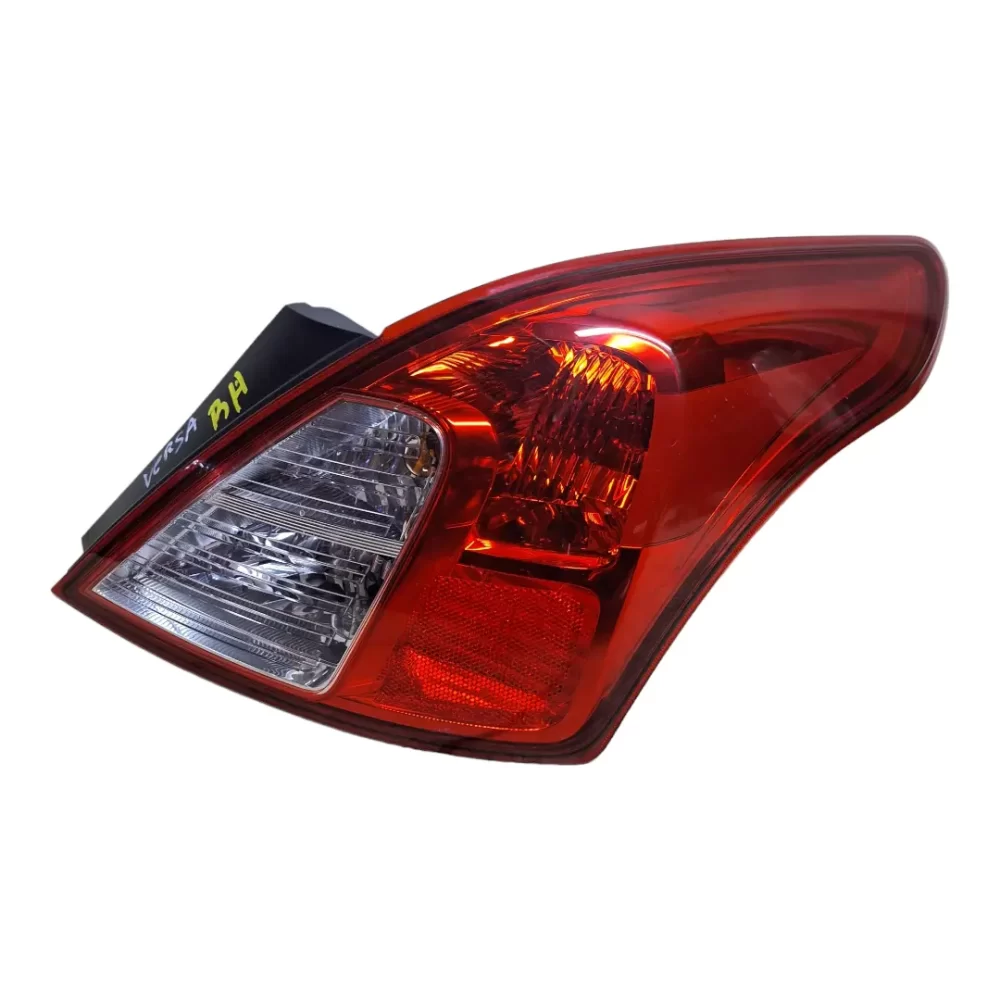 FOCO TRASERO DERECHO (RH) NISSAN VERSA 2012 AL 2019 CARROCERIA