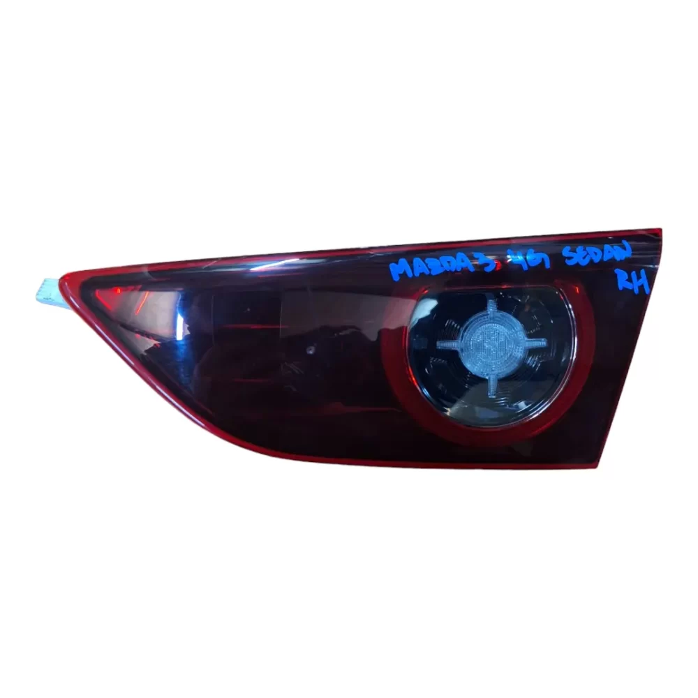 FOCO TRASERO DERECHO (RH) MAZDA 3 SEDAN 4G 2023 AL 2024 PORTALON
