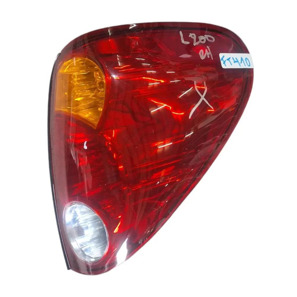 FOCO TRASERO DERECHO (RH) MITSUBISHI L200 2009 AL 2015 CARROCERIA