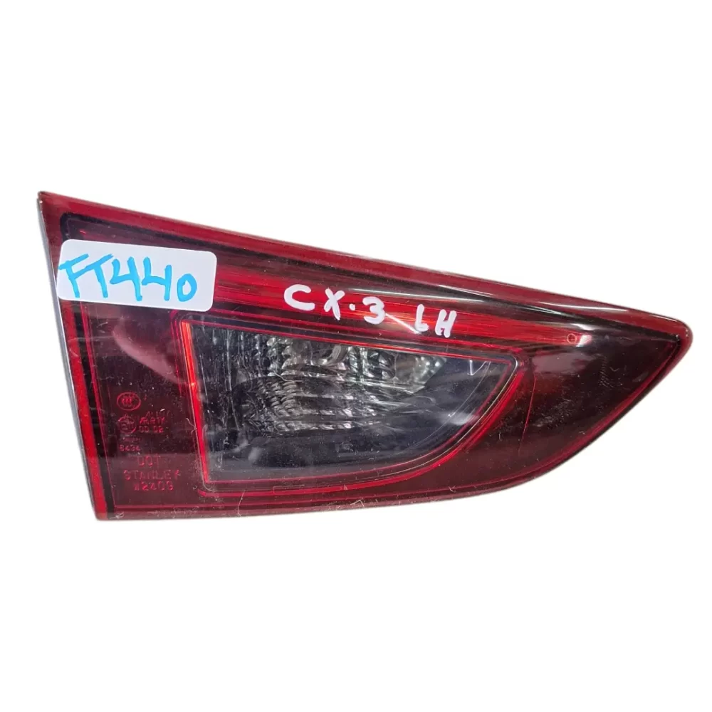 FOCO TRASERO IZQUIERDO (LH) MAZDA CX3 2017 AL 2023 PORTALON