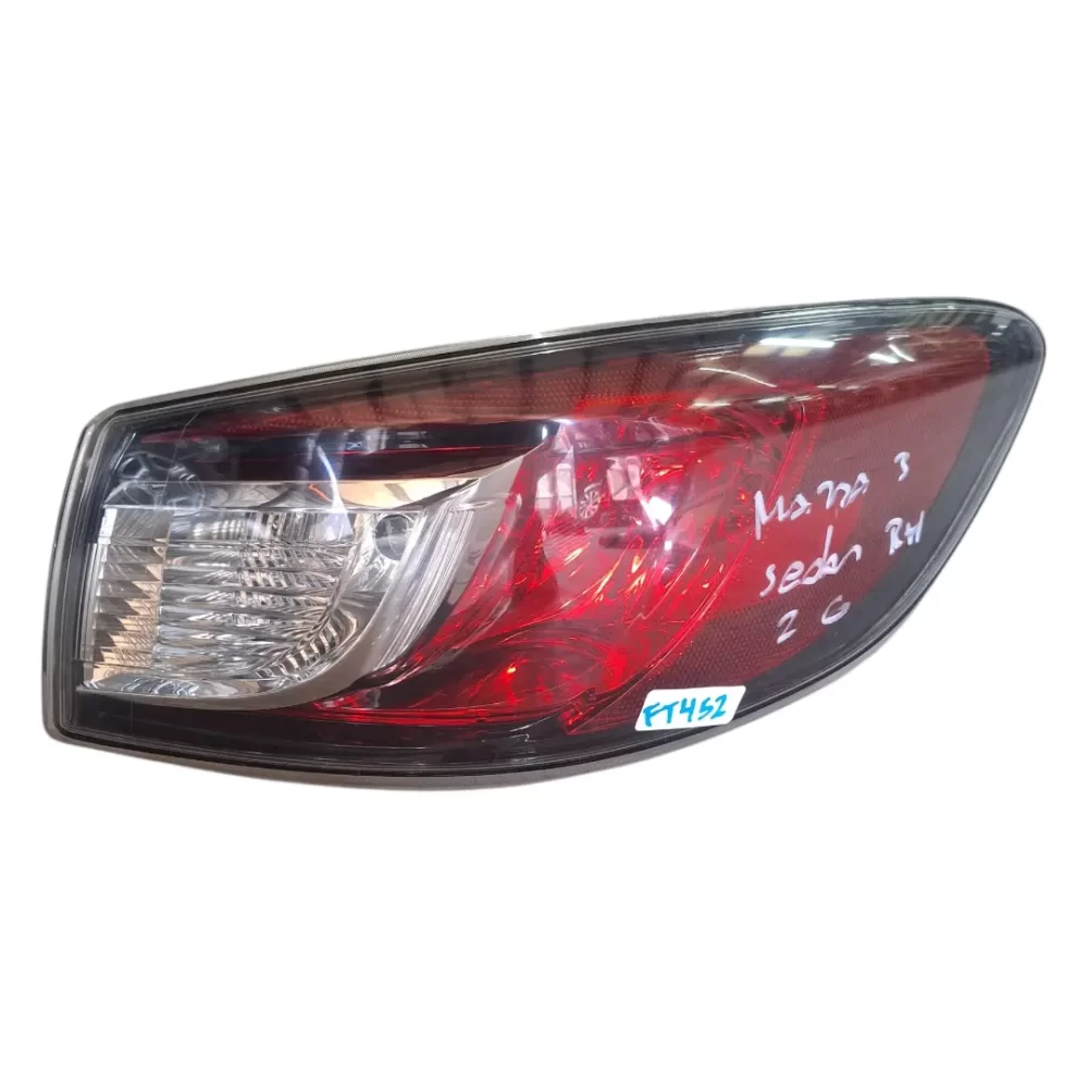 FOCO TRASERO DERECHO (RH) MAZDA 3 SEDÁN 2G 2010 AL 2014 CARROCERIA