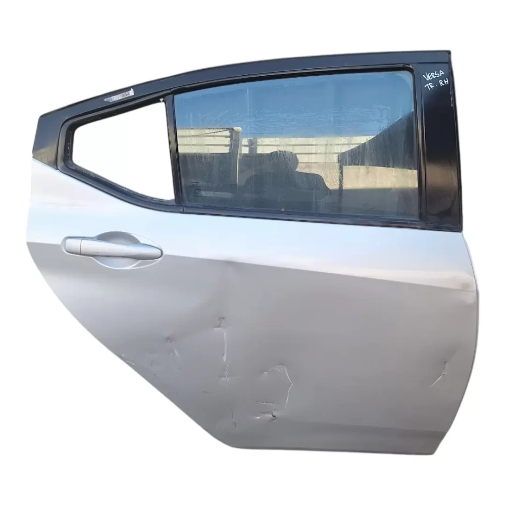 PUERTA TRASERA DERECHA NISSAN VERSA 2013 AL 2021