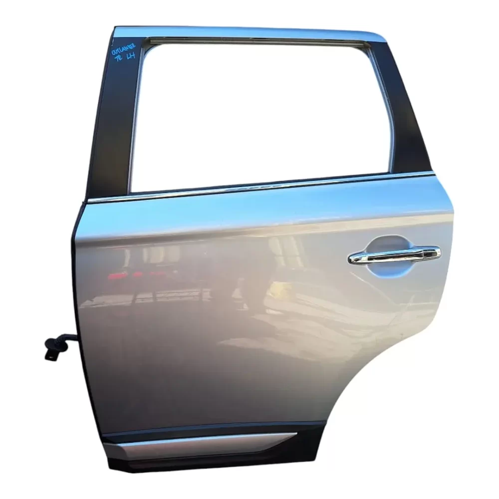 PUERTA TRASERA IZQUIERDA MITSUBISHI OUTLANDER 2015 EN ADELANTE