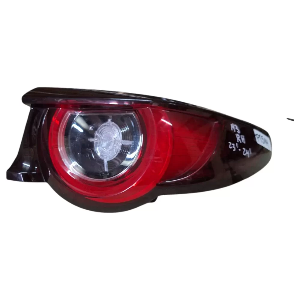 FOCO TRASERO DERECHO (RH) MAZDA 3 4G 2023 AL 2024 CARROCERIA