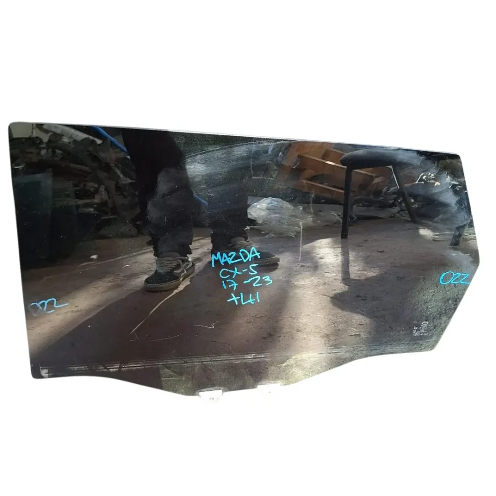 VIDRIO TRASERO IZQUIERDO MAZDA CX5 2017 AL 2023