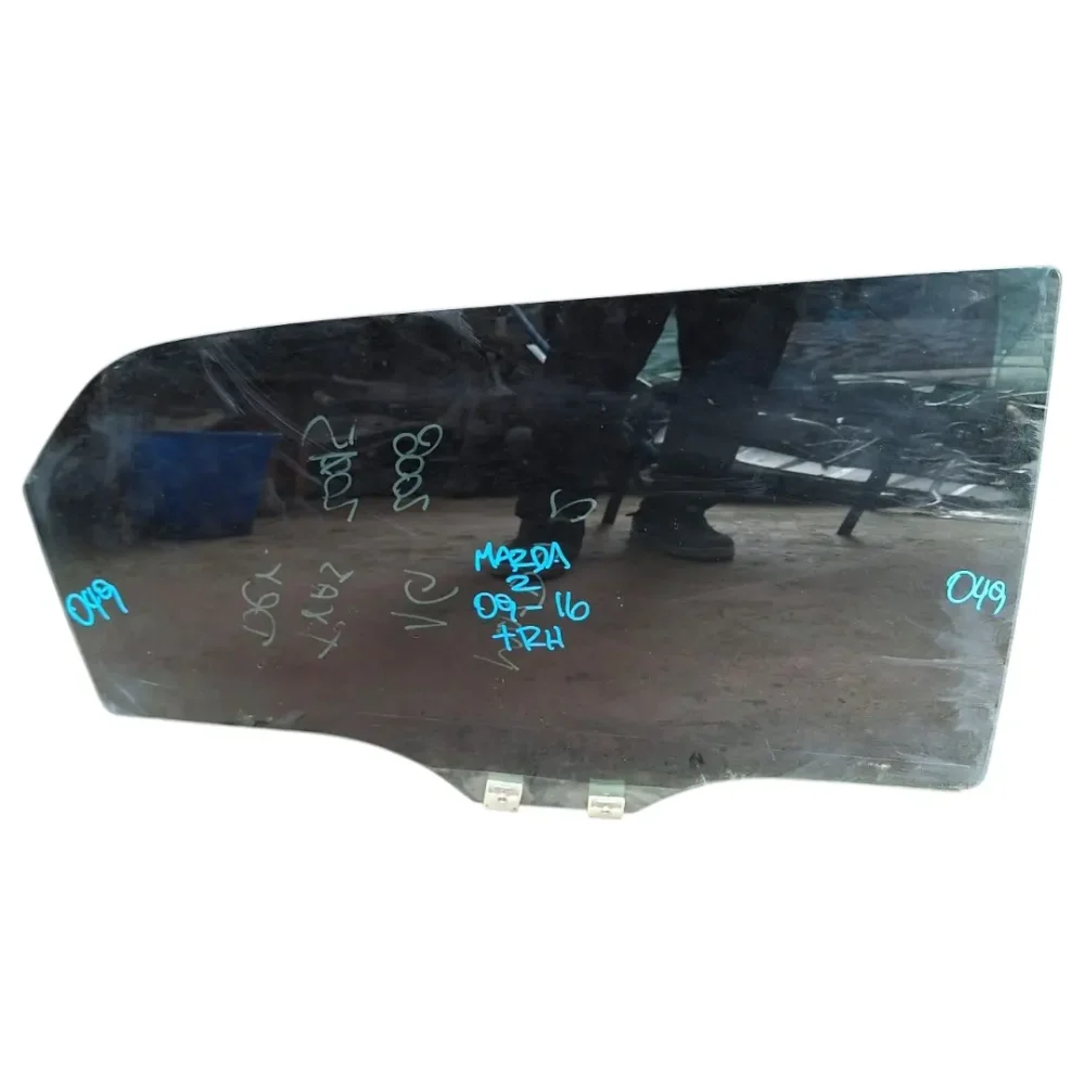 VIDRIO TRASERO DERECHO MAZDA 2 2009 AL 2016