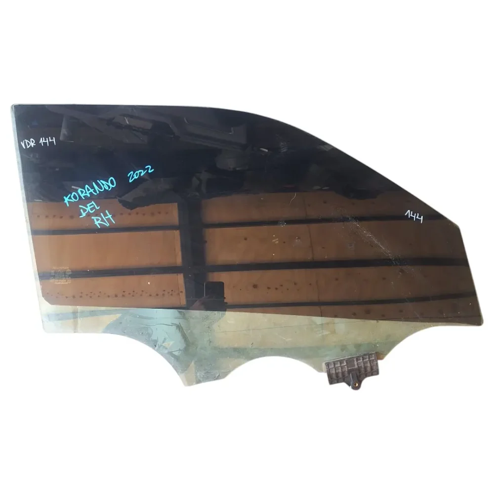 VIDRIO DELANTERO DERECHO SSANGYONG KORANDO 2018 AL 2024