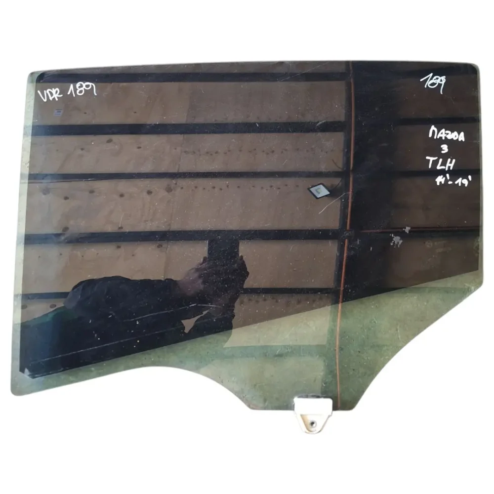 VIDRIO TRASERO IZQUIERDO MAZDA 3 3G 2015 AL 2019