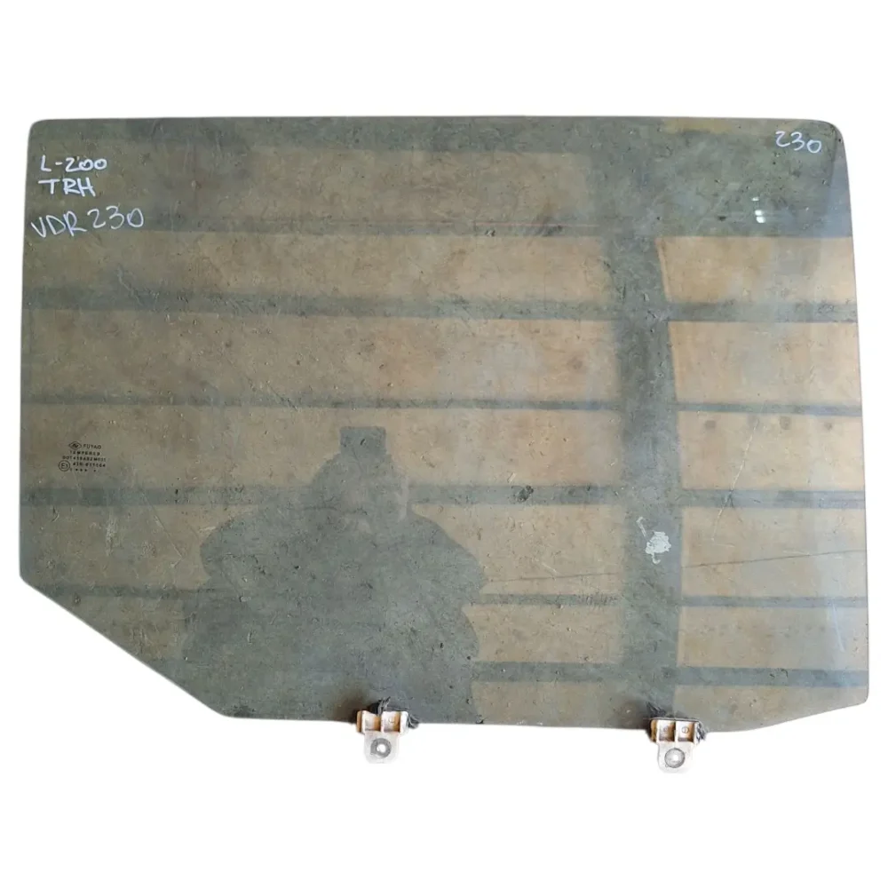 VIDRIO TRASERO DERECHO MITSUBISHI L200 2015-2024