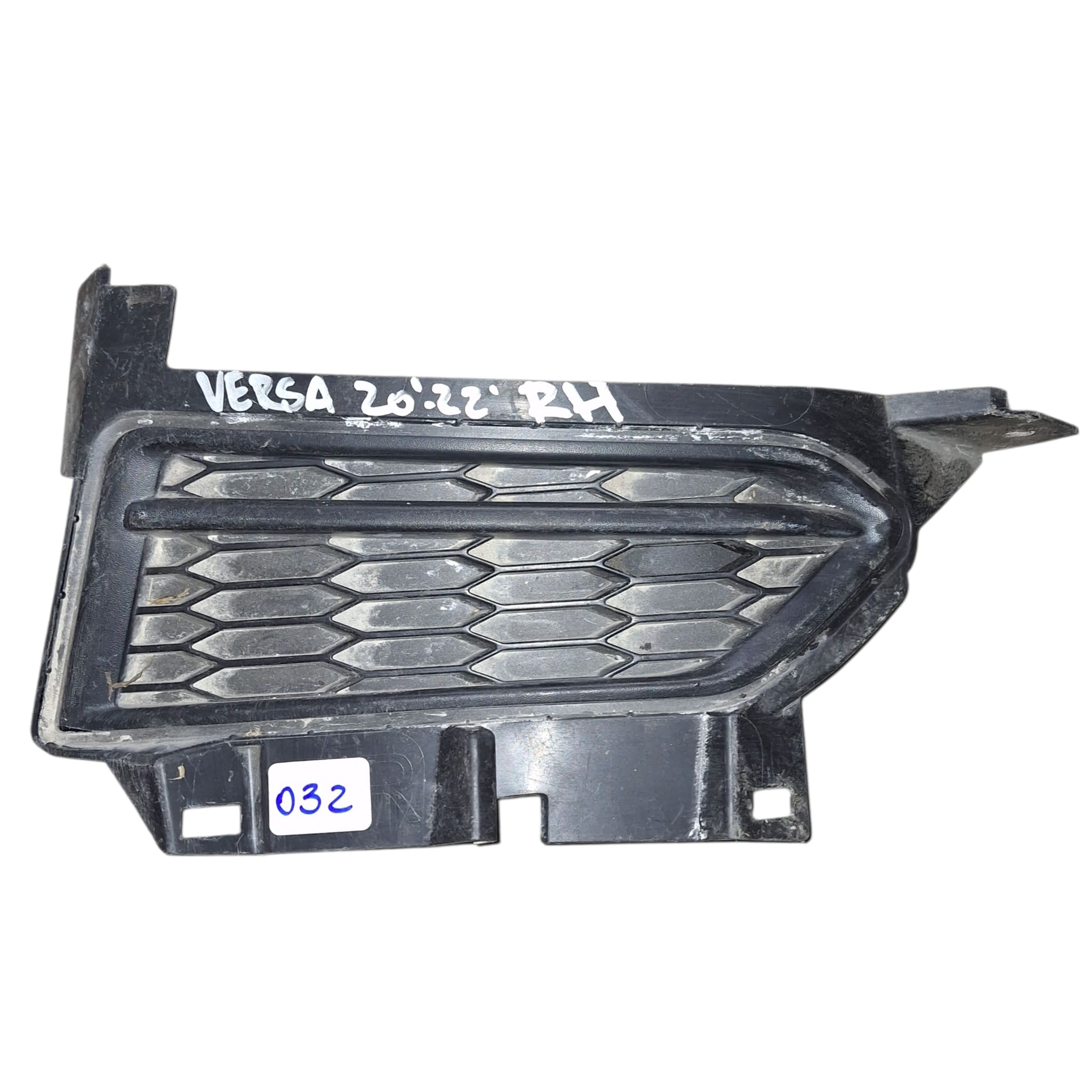 BISEL NEBLINERO DERECHO NISSAN VERSA 2020/2022