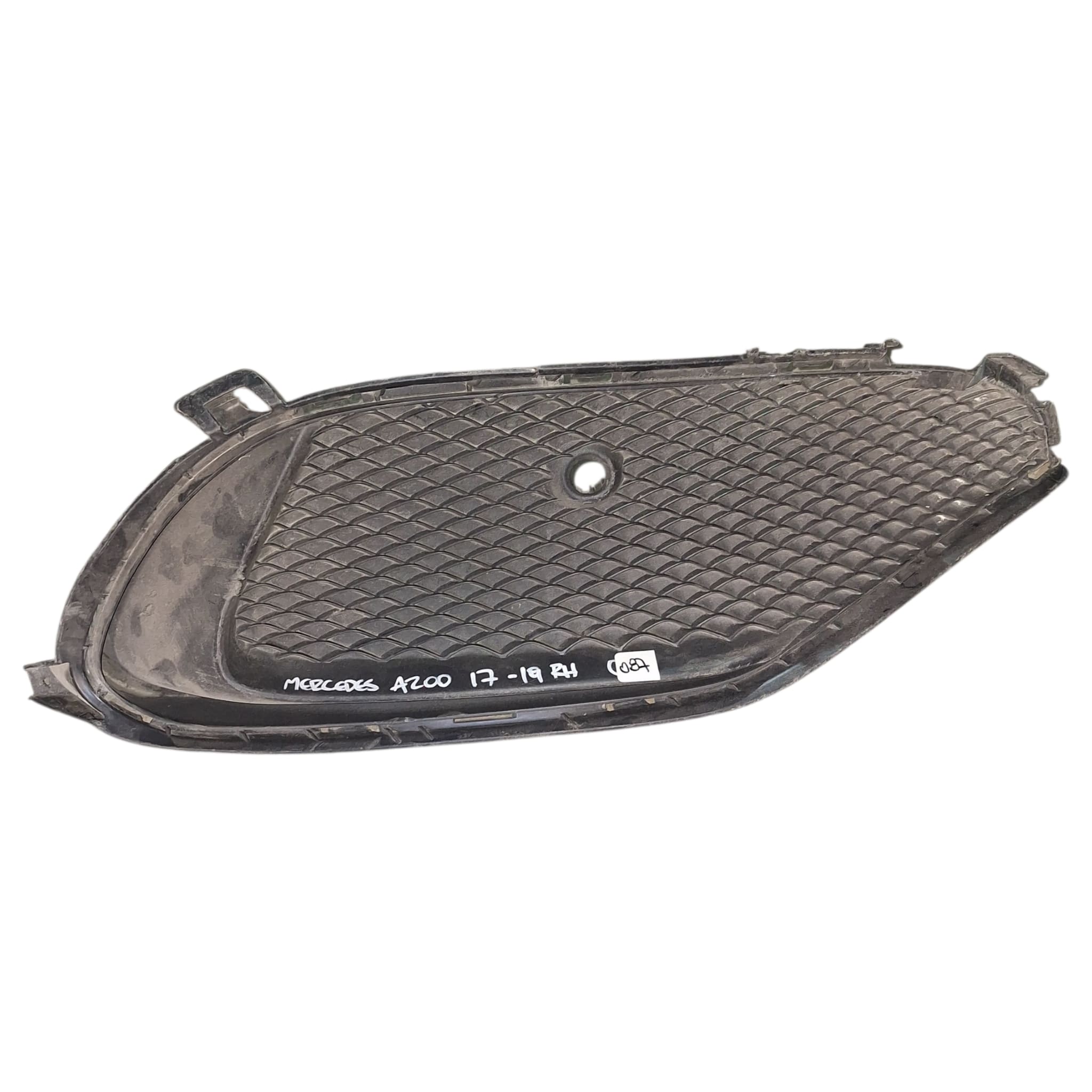 BISEL NEBLINERO DERECHO MERCEDES BENZ A200 2017/2019 DETALLE