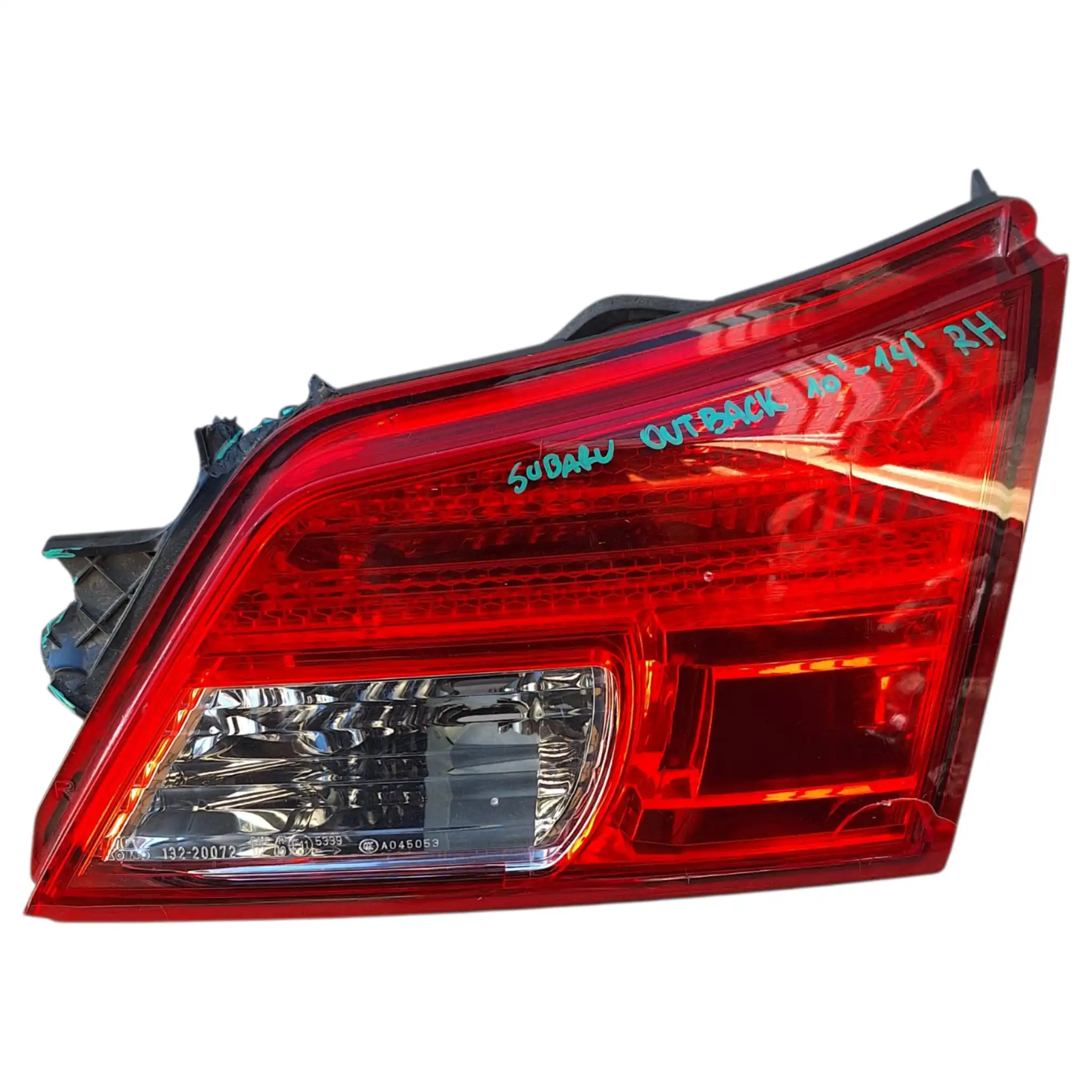 FOCO TRASERO DERECHO SUBARU OUTBACK 2010/2014 PORTALON DETALLE