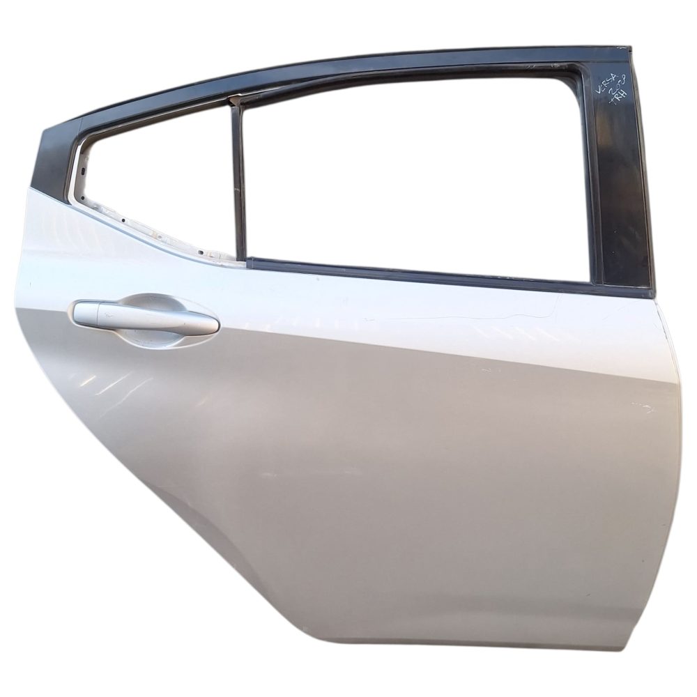 PUERTA TRASERA DERECHA NISSAN VERSA 2020/2025